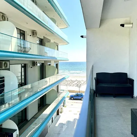 شقة First Line Sea View 103 *